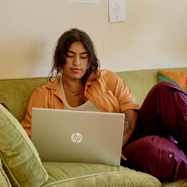 HP 15-fd0058ns Intel Core 5 120U Portátil 39.6 cm (15.6") Full HD 8 GB DDR4-SDRAM 512 GB SSD Wi-Fi 6 (802.11ax) FreeDOS Plata