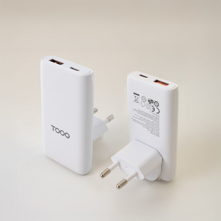TooQ Cargador de viaje Tipo C y Tipo A. GaN 65W. USB-C/PD + USB-A/QC. Blanco
