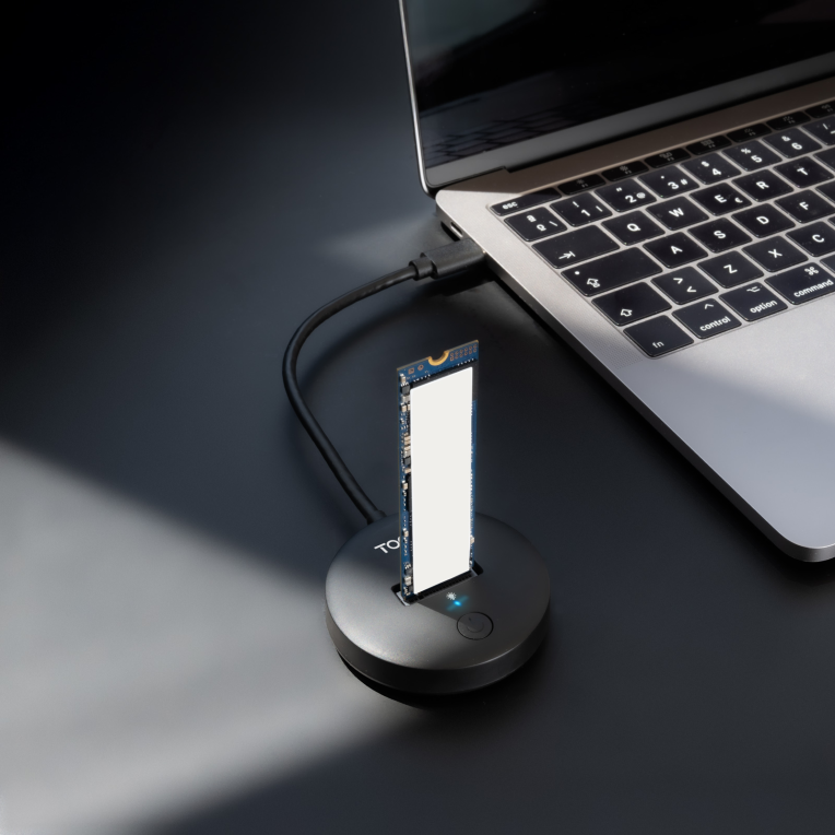 TooQ Docking Station USB-C 3.2 Gen 2x1 para SSD M.2 NVMe PICe. Negra - detalle