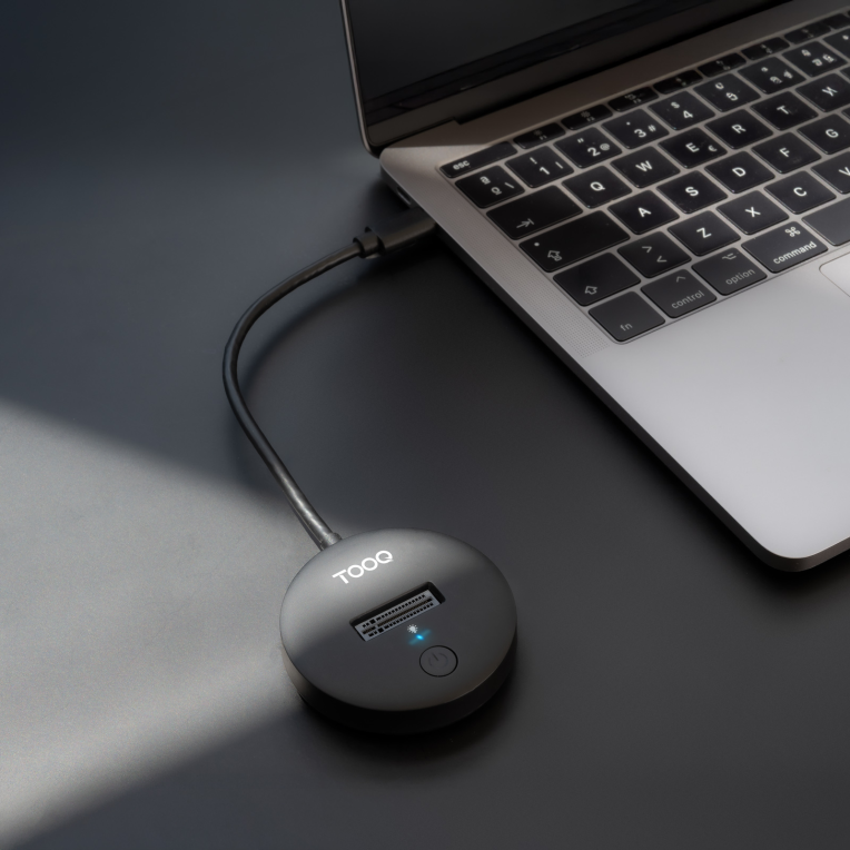 TooQ Docking Station USB-C 3.2 Gen 2x1 para SSD M.2 NVMe PICe. Negra - detalle
