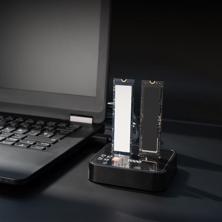 TooQ Docking Station USB-C 3.2 Gen 2 Dual Bay para SSD M.2 NGFF/NVMe Clonador. Negro - detalle