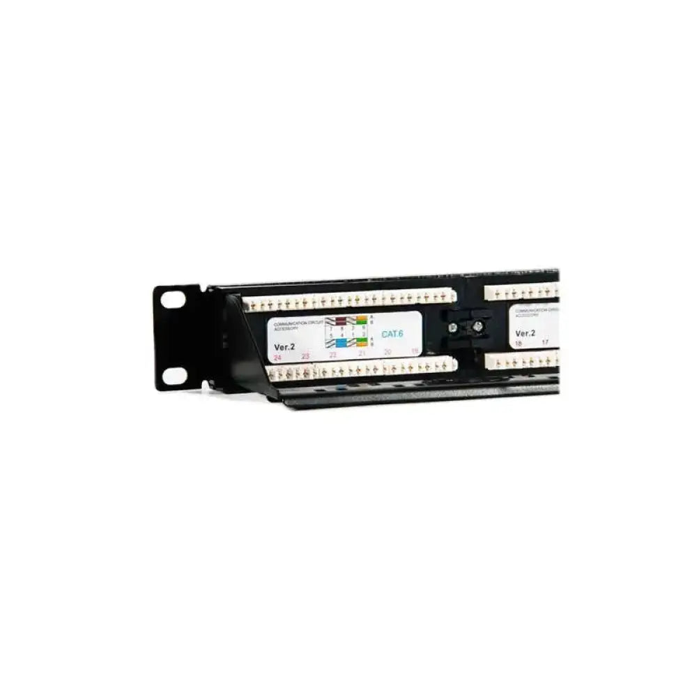 Panel de parcheo 2LAN CAT6 de 19 pulgadas con 24 puertos UTP en armario rack para redes y conexiones de alta velocidad.
