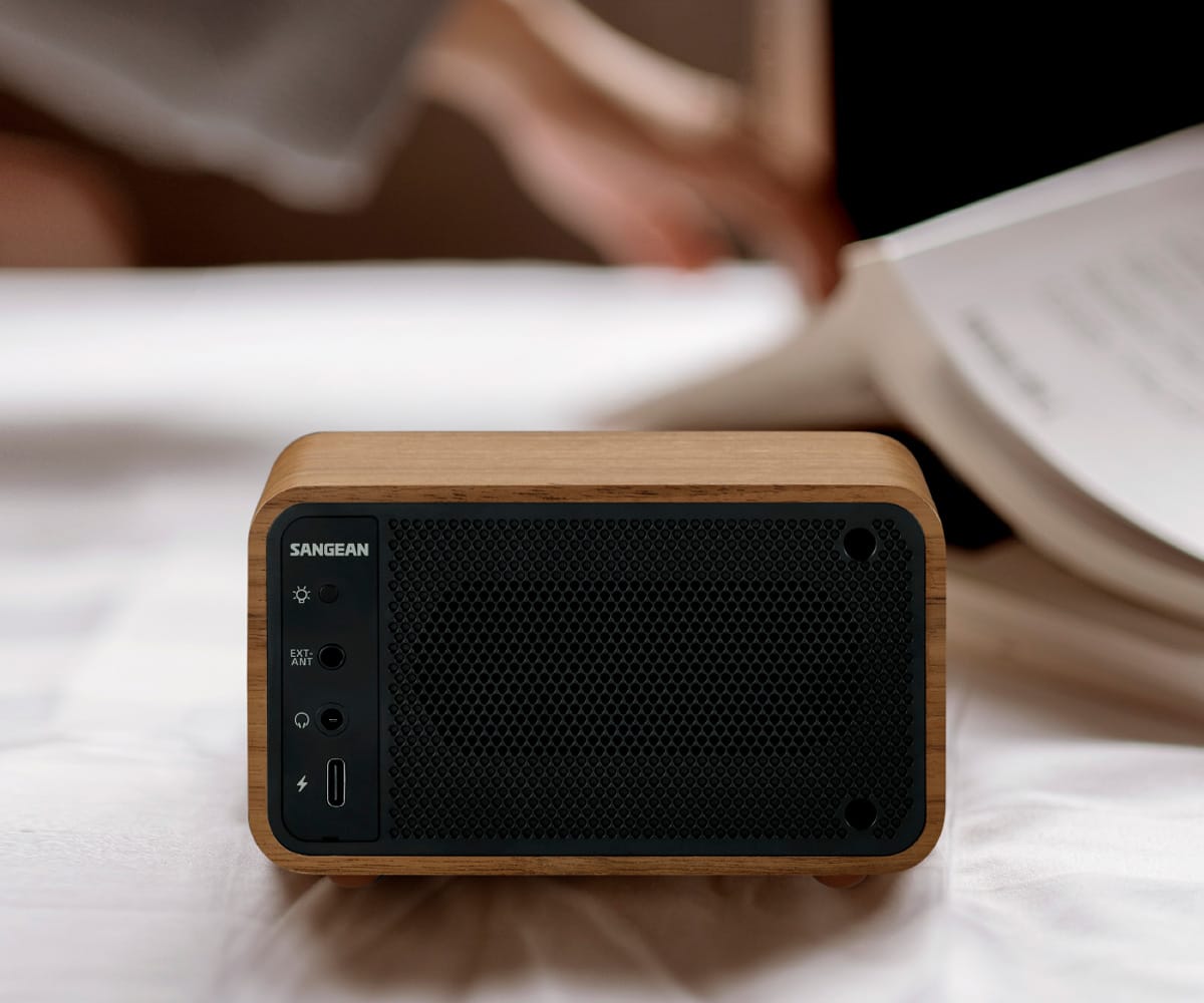 SANGEAN WR-8 NOGAL VINTAGE / RADIO ANALÓGICA DE MADERA CON AM / FM / BLUETOOTH - detalle