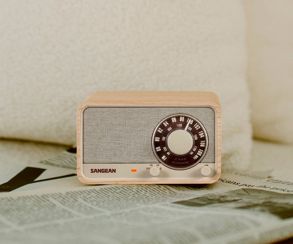 SANGEAN WR-8 FRESNO BLANCO / RADIO ANALÓGICA DE MADERA CON AM / FM / BLUETOOTH - detalle