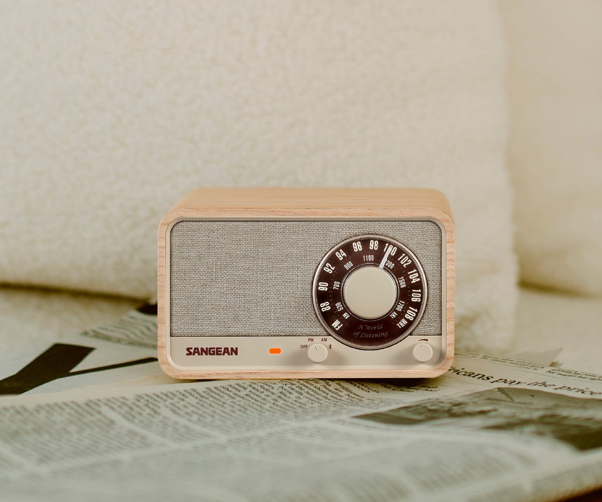 SANGEAN WR-8 FRESNO BLANCO / RADIO ANALÓGICA DE MADERA CON AM / FM / BLUETOOTH - detalle