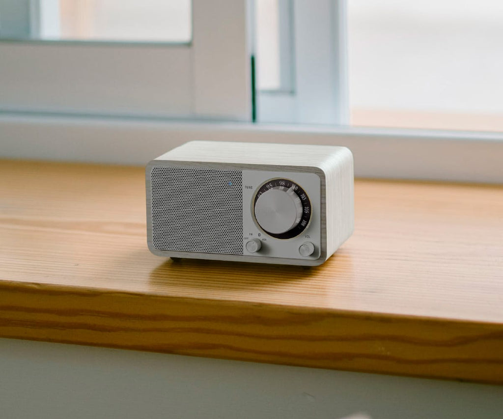 SANGEAN WR-7 PLUS ROBLE DE LUZ DE LUNA / RADIO CON MUEBLE DE MADERA FM / BLUETOOTH / AUX - detalle