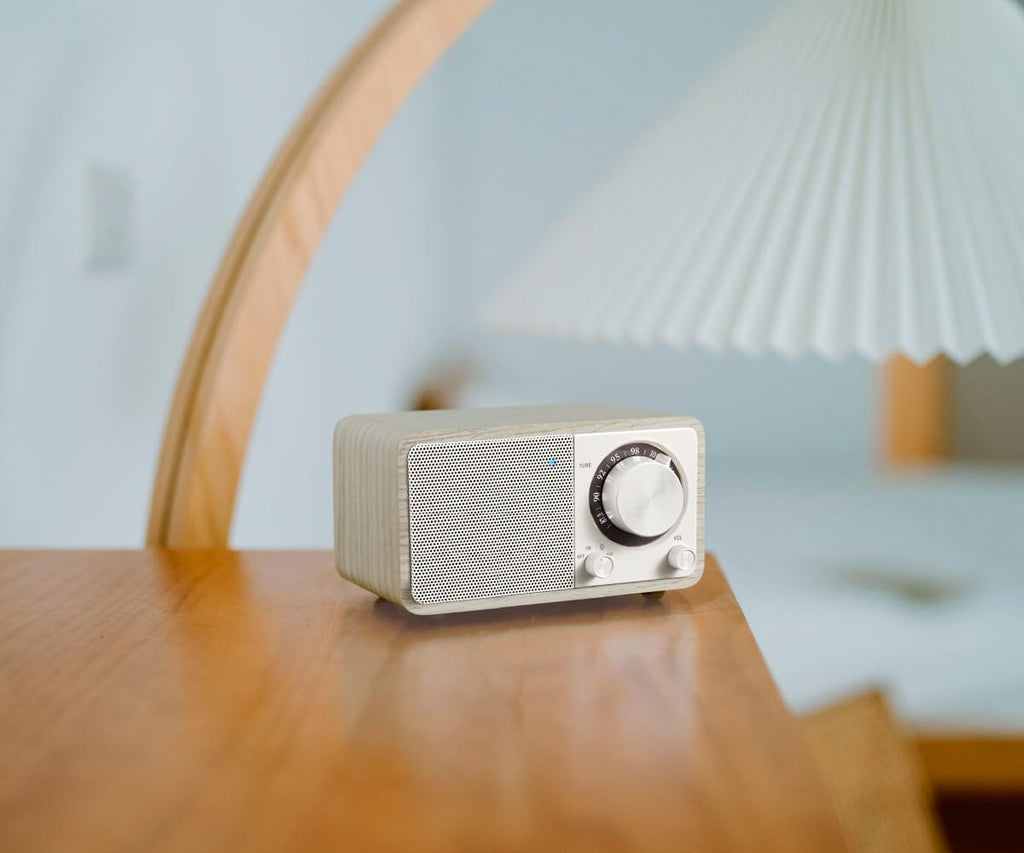 SANGEAN WR-7 PLUS ROBLE DE LUZ DE LUNA / RADIO CON MUEBLE DE MADERA FM / BLUETOOTH / AUX - detalle