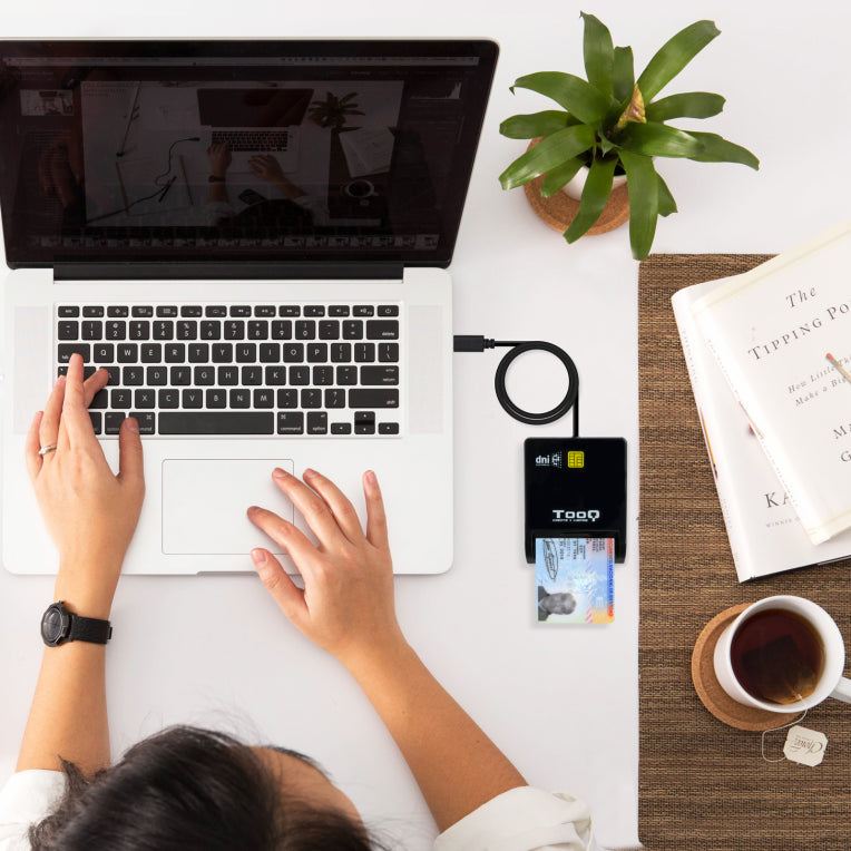 TooQ Lector de Tarjetas Inteligentes DNIe SIM USB-C. Negro