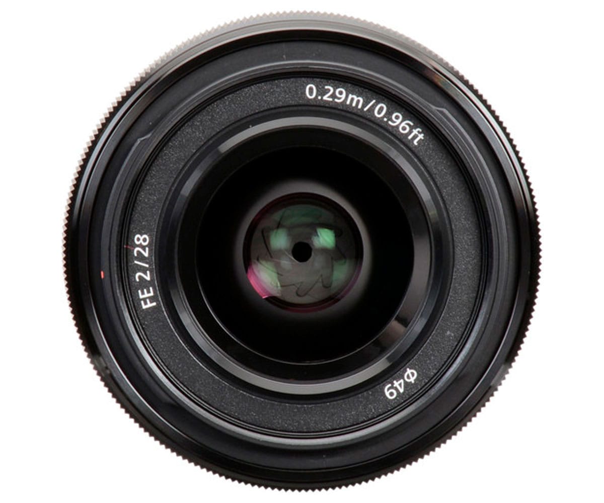 SONY FE 28MM F/2.0 / OBJETIVO GRAN ANGULAR ULTRACOMPACTO - detalle