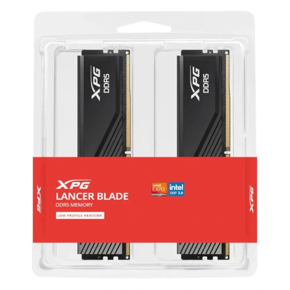 Memorias DDR5 A-DATA XPG Lancer Blade 2x16GB 6000MHz en módulos con disipadores blancos y diseño elegante.