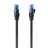 Cable RJ45 Cat.6 UTP AISENS negro de 0.5m, compatible con conectores de red, ideal para instalaciones de redes Ethernet.
