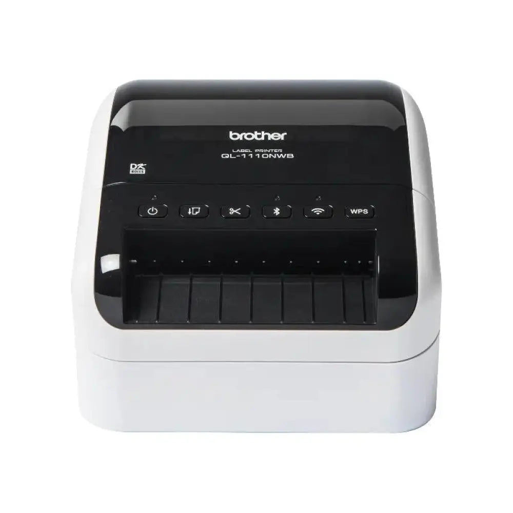 Impresora térmica Brother QL-1110NWB para etiquetas, vista frontal con bandeja de papel y panel de control.