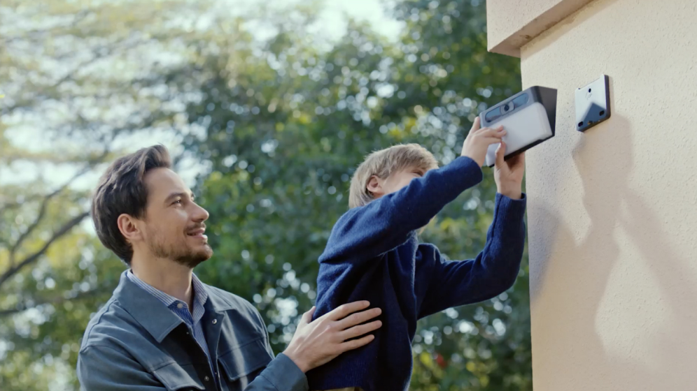 CAMARA VIGILANCIA EUFY SOLAR WALL LIGHT CAM S120 - detalle