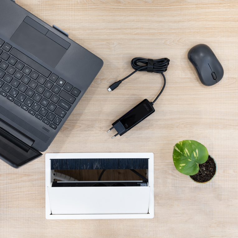CARGADOR TOOQ PORTATIL GAN USB-C PD 100W CUBICO NEGRO - detalle