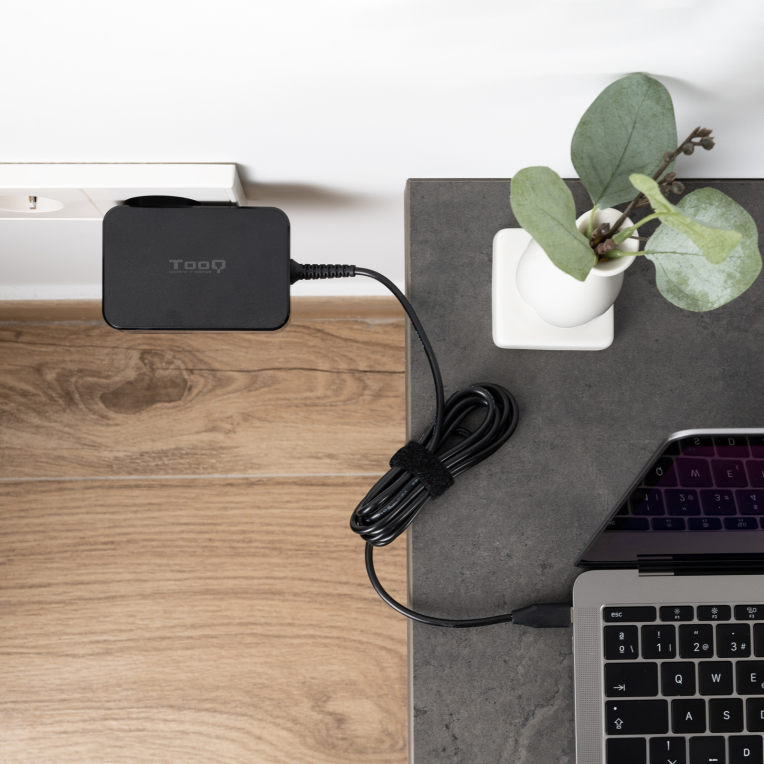 CARGADOR TOOQ PORTATIL GAN USB-C PD 100W NEGRO - detalle