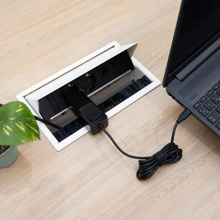 CARGADOR TOOQ PORTATIL GAN USB-C PD 65W CUBICO NEGRO - detalle