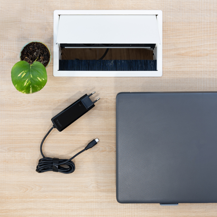 CARGADOR TOOQ PORTATIL GAN USB-C PD 65W CUBICO NEGRO - detalle