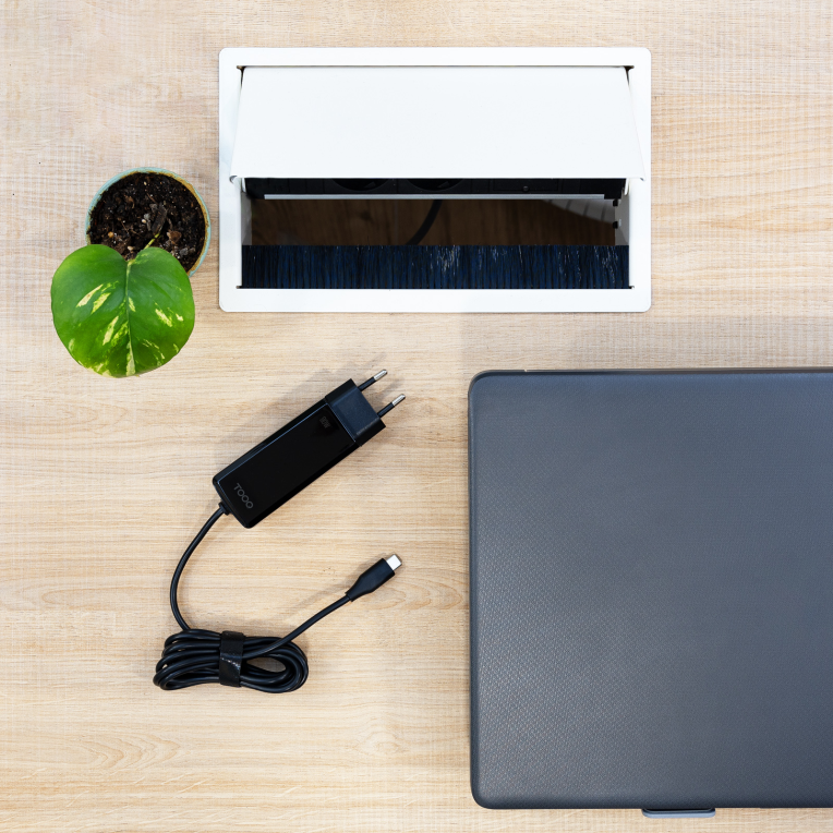 CARGADOR TOOQ PORTATIL GAN USB-C PD 90W CUBICO NEGRO - detalle