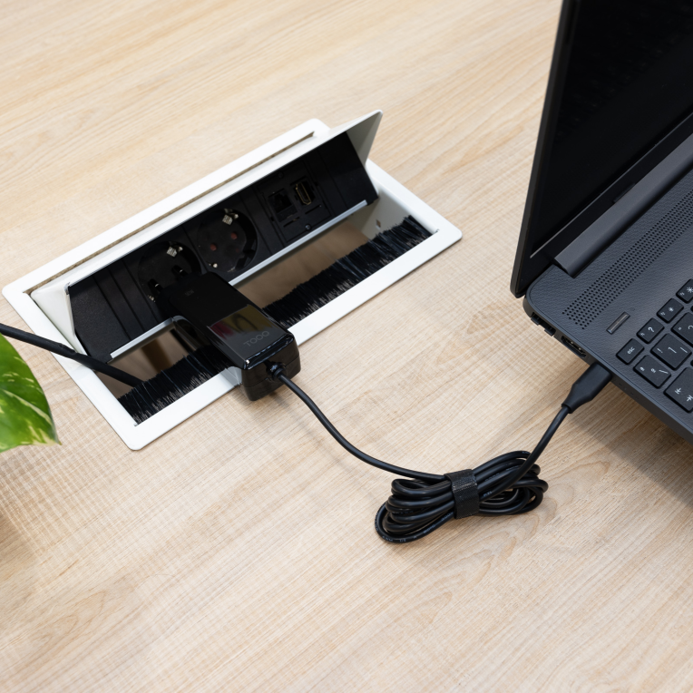 CARGADOR TOOQ PORTATIL GAN USB-C PD 90W CUBICO NEGRO - detalle