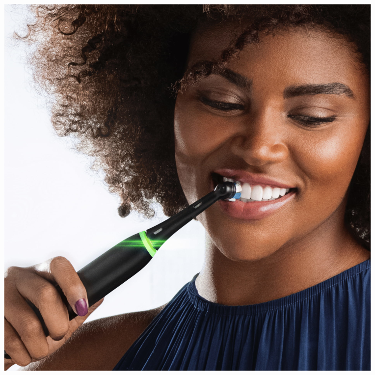 CEPILLO DENTAL BRAUN ORAL-B IO-4 MAGNETIC NEGRO - detalle