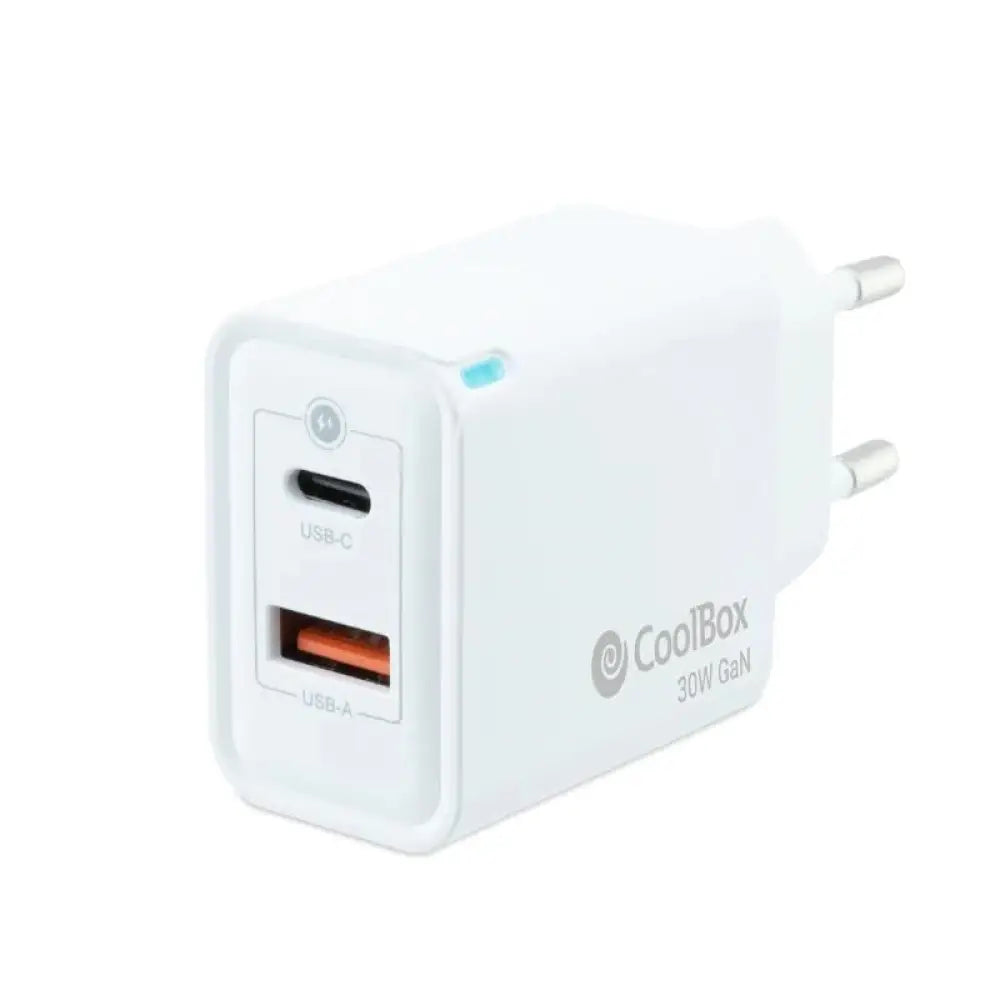 Cargador Coolbox Gan 30W USB-C y USB-A para pared, compacto y moderno, con puertos de carga rápida y diseño elegante.
