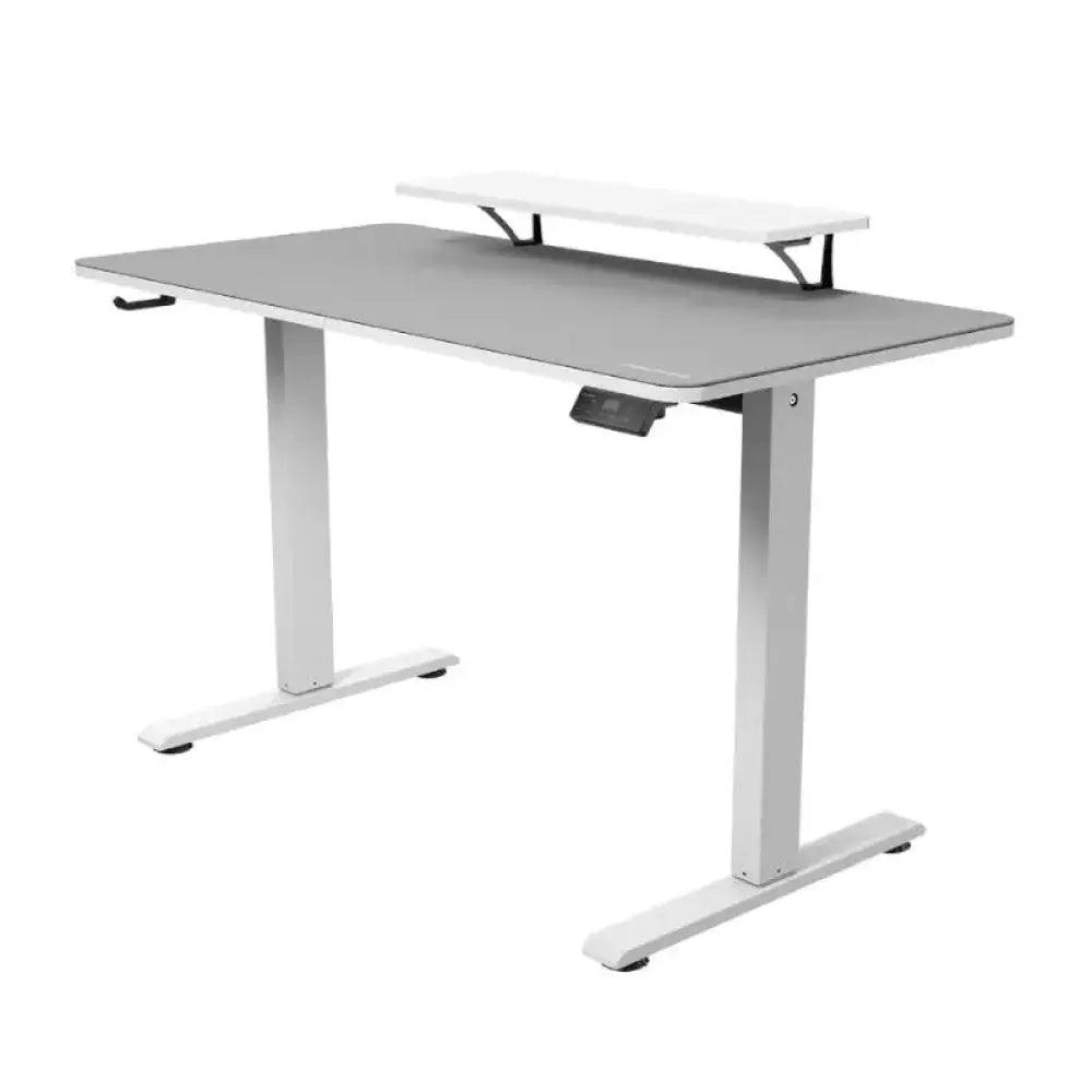 Mesa de gaming Cougar Mesa E-Star 140 eléctrica blanca, con superficie amplia y estructura moderna.