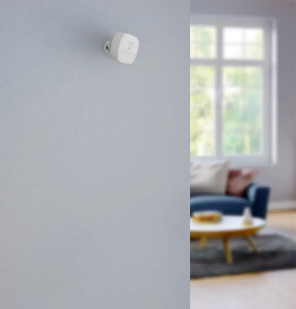 Conjunto de seguridad inteligente Eufy con cerradura, sensores de movimiento y alarma para protección del hogar.