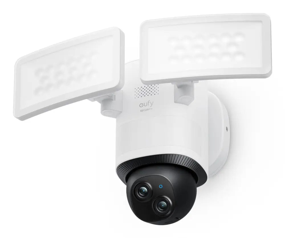 Cámara de vigilancia Eufy Floodlight Camera E340 con doble cámara, lente giratorio 360°, detección de movimiento y iluminación de 2000 lúmenes.