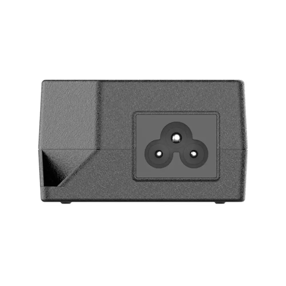 Inyector PoE Grandstream GS-POE15W-MG con cable rojo, puerto LAN 1x2.5 para alimentación de red Ethernet.