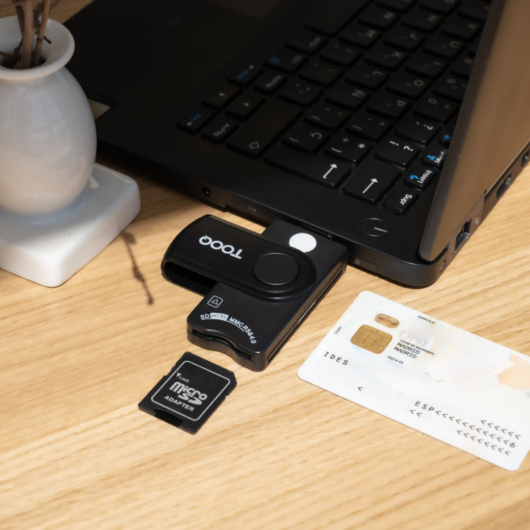 LECTOR TARJETAS TOOQ DNIE SIM SD/TF USB-A NEGRO - detalle