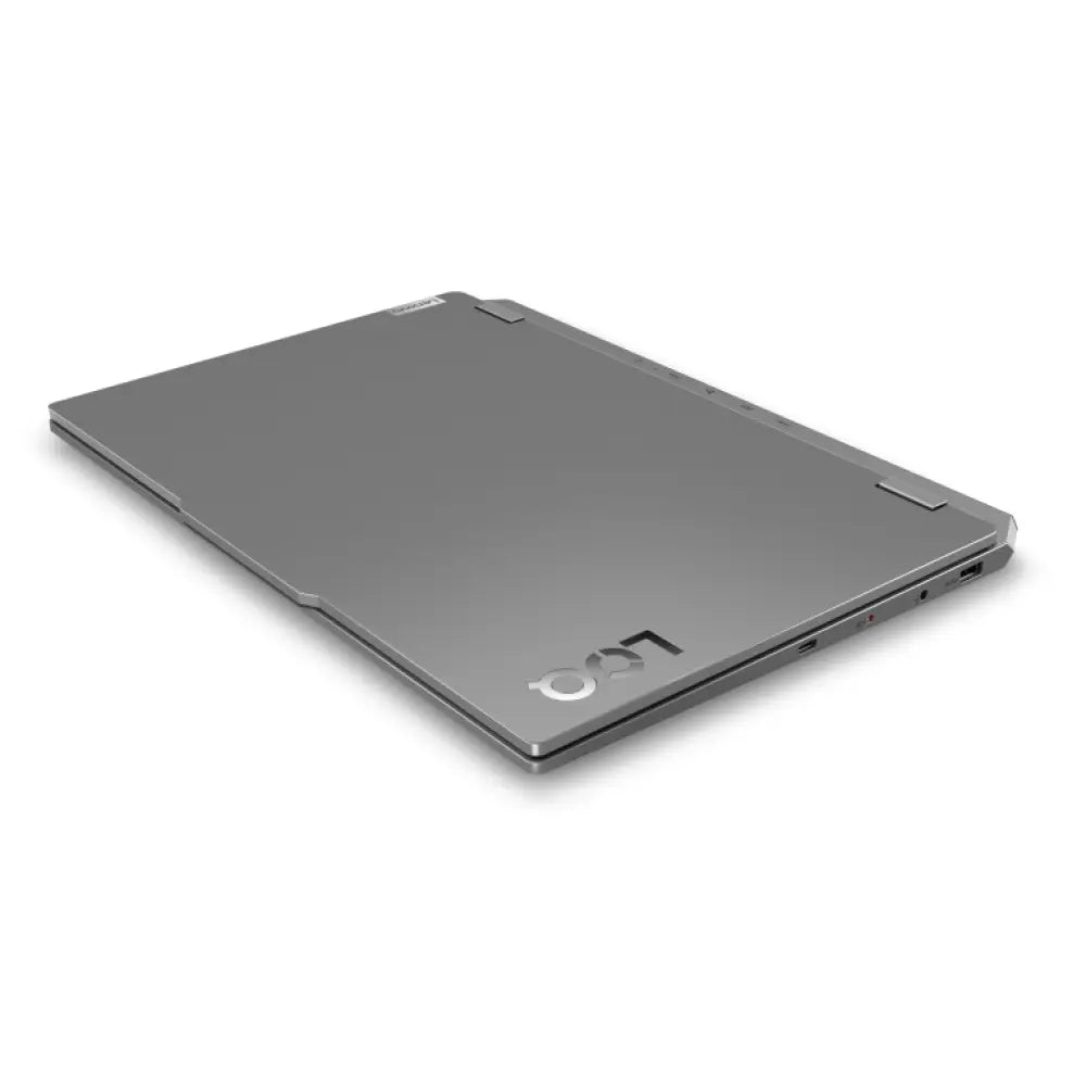 Portátil Lenovo LOQ 15ARP9 con pantalla Full HD, procesador AMD Ryzen 7, 24 GB RAM, SSD y tarjeta gráfica NVIDIA RTX 4050 en gris.