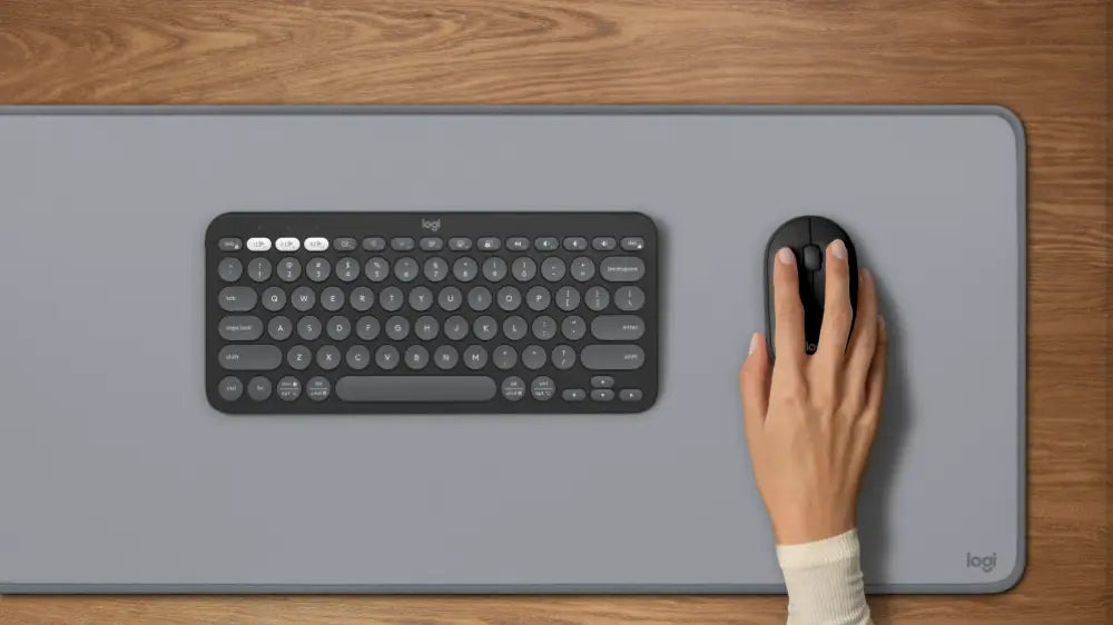 Logitech 920-012227 teclado Ratón incluido Universal RF Wireless + Bluetooth QWERTY Español Grafito - detalle