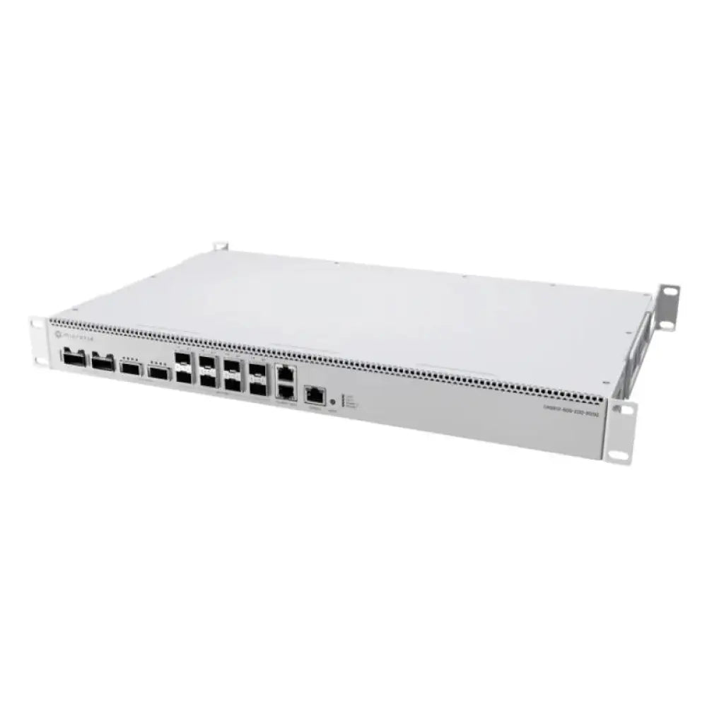 Interruptor MikroTik CRS812 DDQ con puertos 2x400G, 2x200G y 8x50G en armario de red, para alta velocidad y rendimiento.