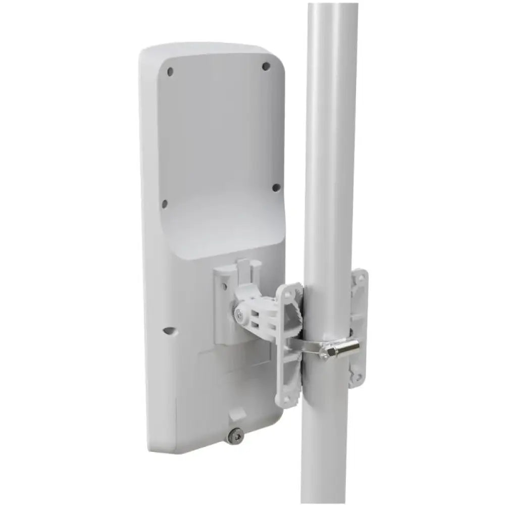 Punto de acceso MikroTik mANTBox ax 15s WiFi 6 con puerto GbE y SFP 2.5G, diseño compacto y antena integrada.