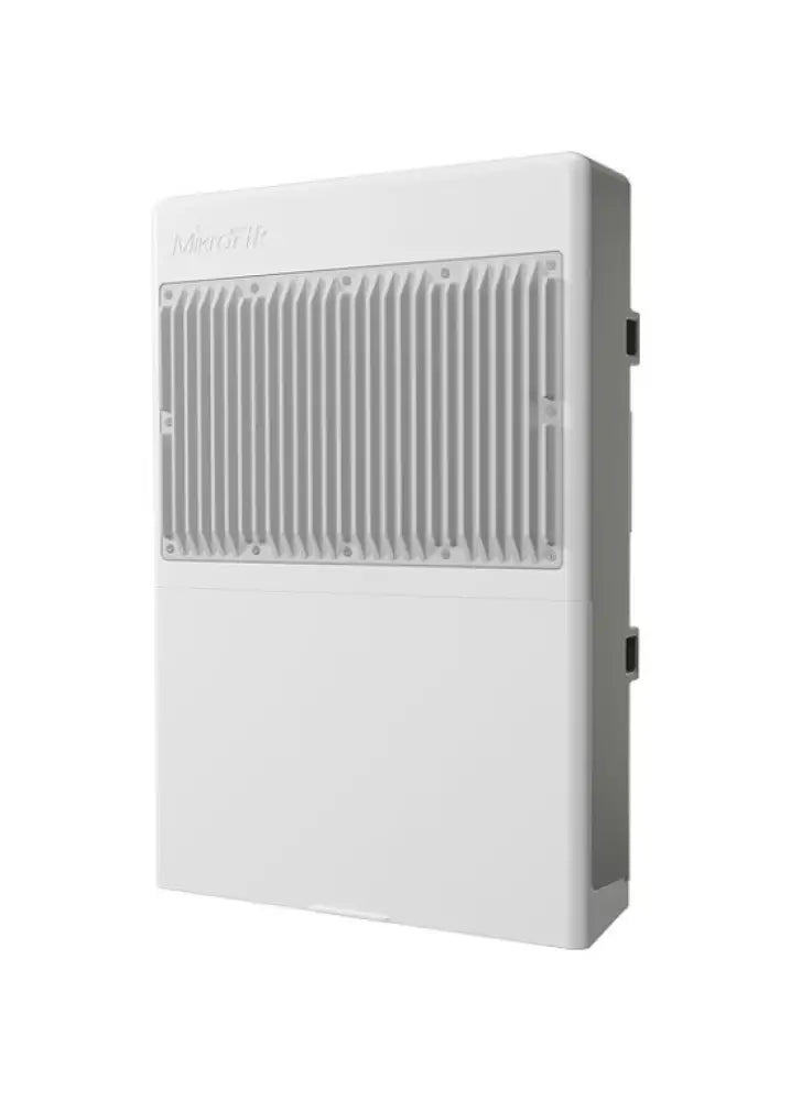 Interruptor Mikrotik netPower 16P con puertos Gigabit Ethernet y PoE, exterior en color blanco, para redes de alta eficiencia.