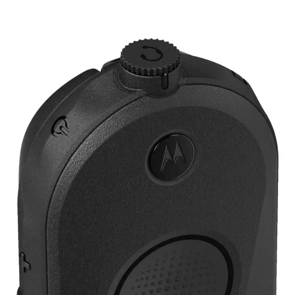 Radio walkie-talkie MOTOROLA CLPe446 con auriculares y cargador, comunicación portátil y de alta calidad para uso profesional.