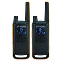 Walkie-talkie Motorola T82 Extreme en modo dúo con alcance de 10 km y 16 canales, diseñado para comunicación al aire libre.