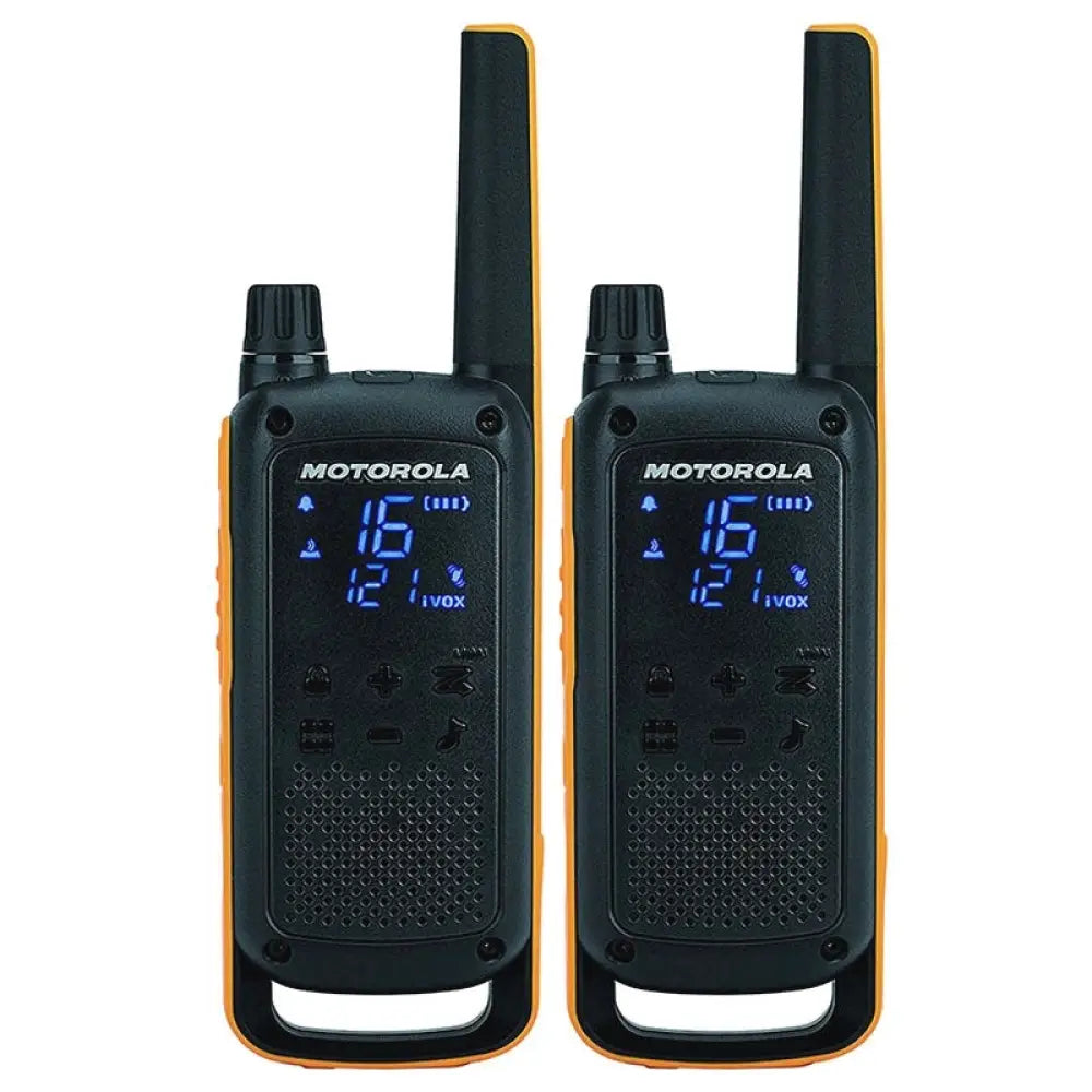 Walkie-talkies Motorola T82 en dúo con alcance de 10 km y 16 canales, ideales para comunicación al aire libre.