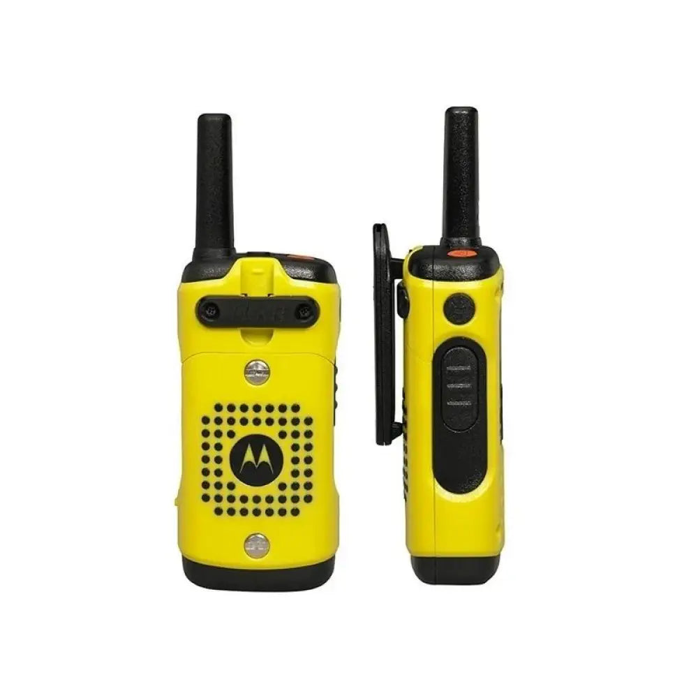 Par de walkie-talkies Motorola T92 H2O con resistencia IP67, alcance de 10 km y 8 canales, ideales para actividades al aire libre.
