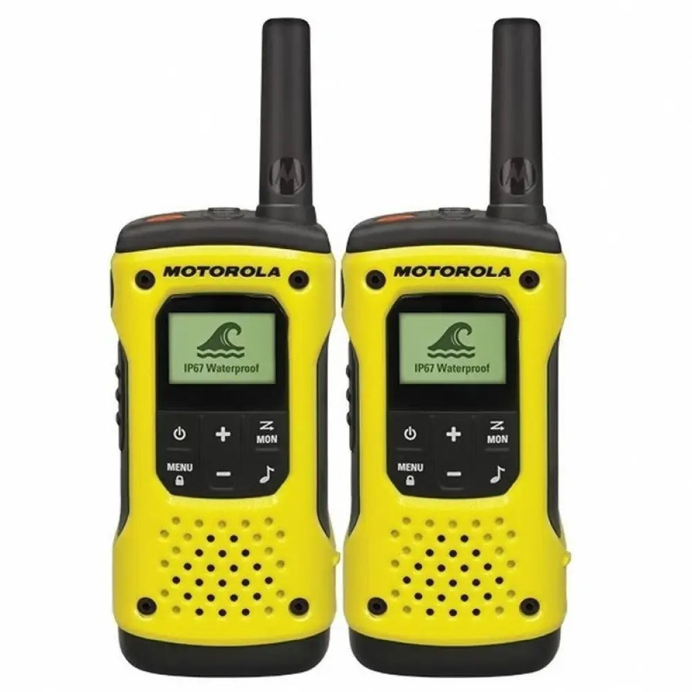 Walkie talkie Motorola T92 H2O con alcance de 10 km, resistente al agua IP67, dúo con 8 canales, ideal para actividades al aire libre.