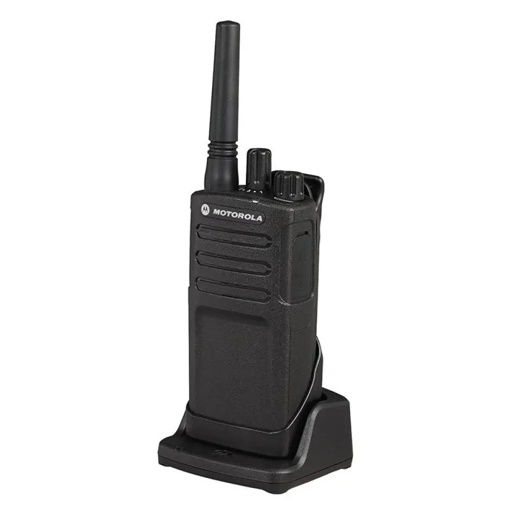 Walkie-talkie Motorola XT420 con carcasa IP55, potencia de 500mW y 8 canales, ideal para uso en exteriores y actividades al aire libre.