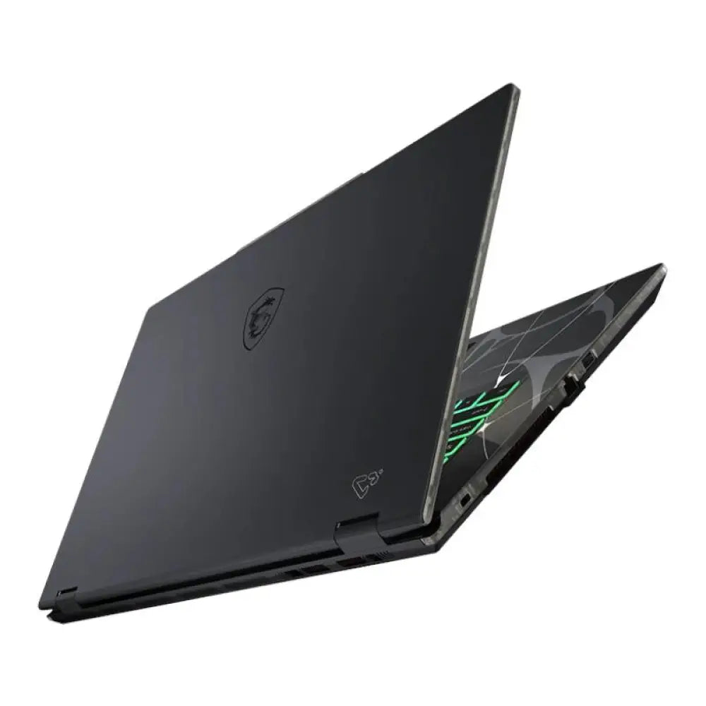Portátil MSI Cyborg 17-077XES C7-240H con pantalla de 17.3 pulgadas, 32 GB RAM, 1TB de almacenamiento y sistema DOS.