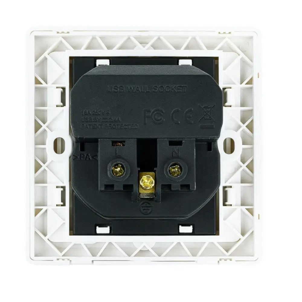 Nanocable Base de enchufe pared schuko+2USB 2.4A - detalle