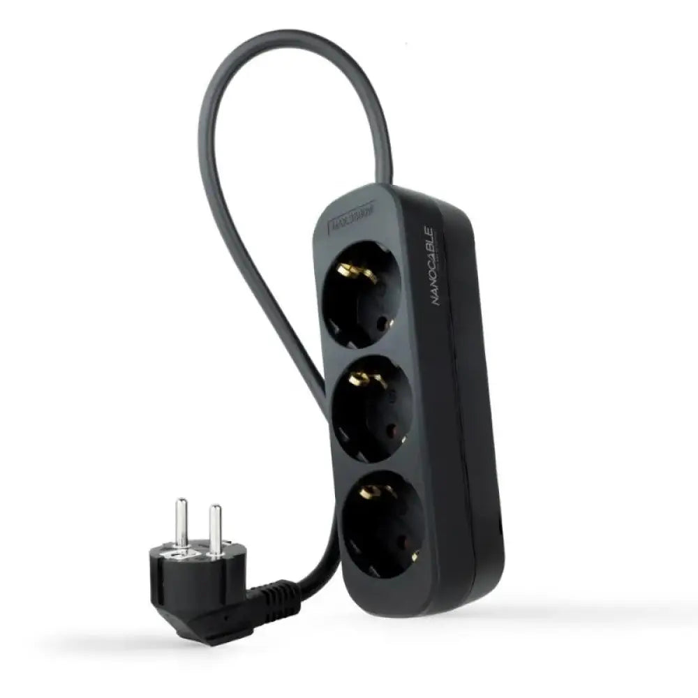 Regleta de enchufes NANOCABLE con 4 tomas y cable de 1.4 m en color negro, diseñada para conectar múltiples dispositivos.