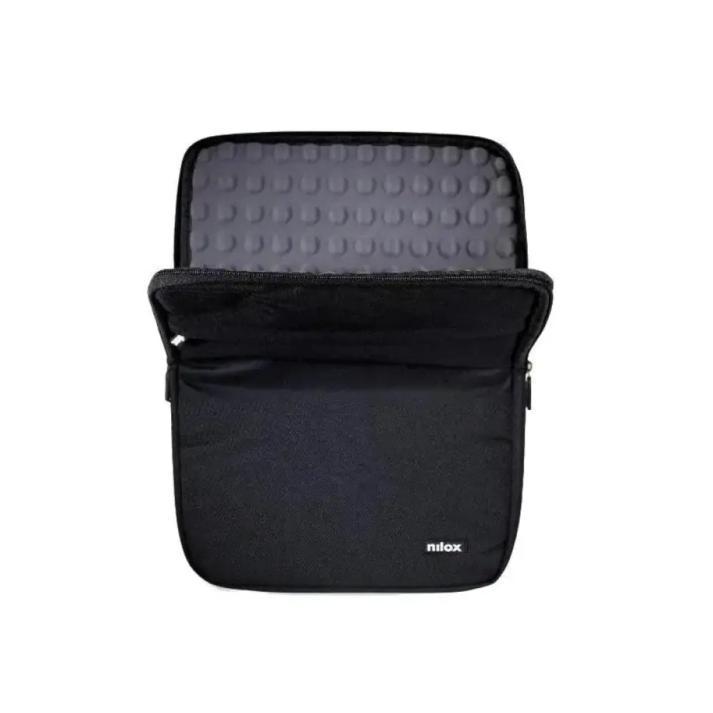 Funda NILOX Sleeve para portátil de 14.1 pulgadas, negra, protección delgada y resistente para laptops en color negro.