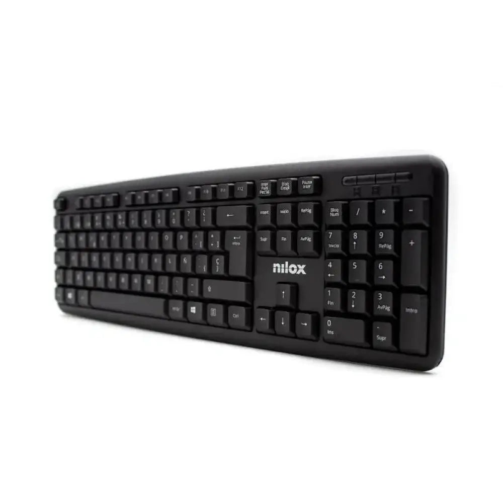 Teclado compacto USB negro de la marca NILOX con diseño ergonómico y teclas sensibles para uso en computadoras.