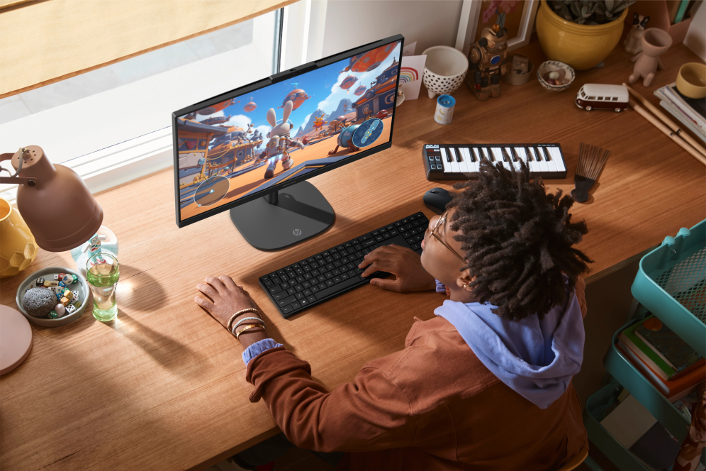 PC AIO HP OMNISTUDIO 24-CU0043NS CORE 5 120U 16GB 512GB 23.8" W11H - detalle