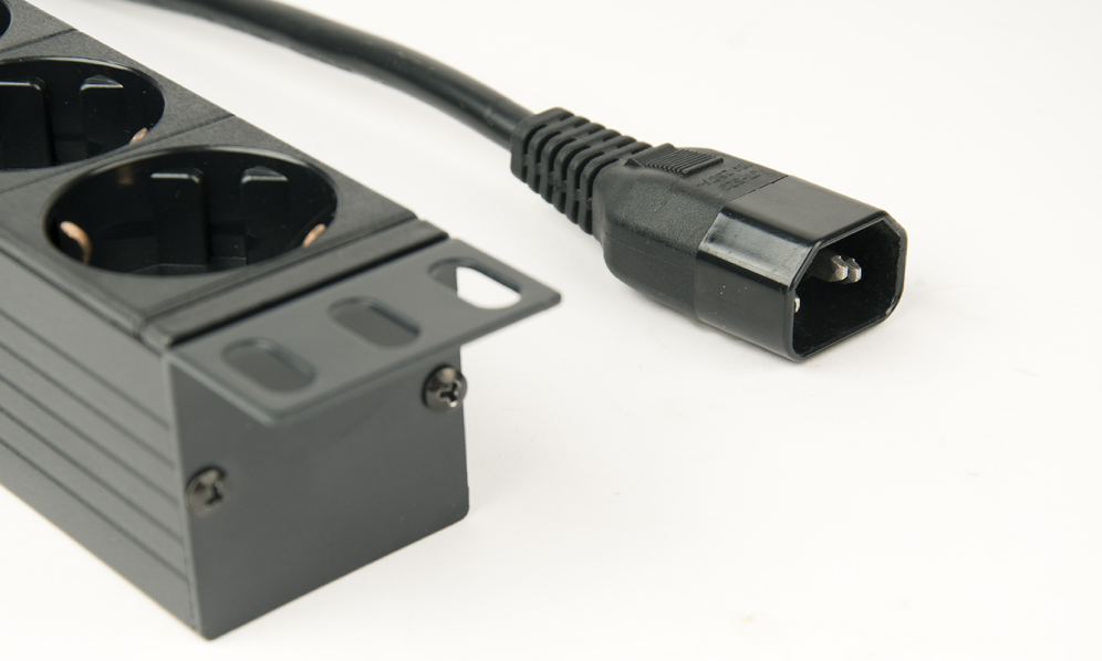 REGLETA PDU GEMBIRD 8 SCHUKO 1U 10A ENCHU C14 CABLE DE 3 M - detalle
