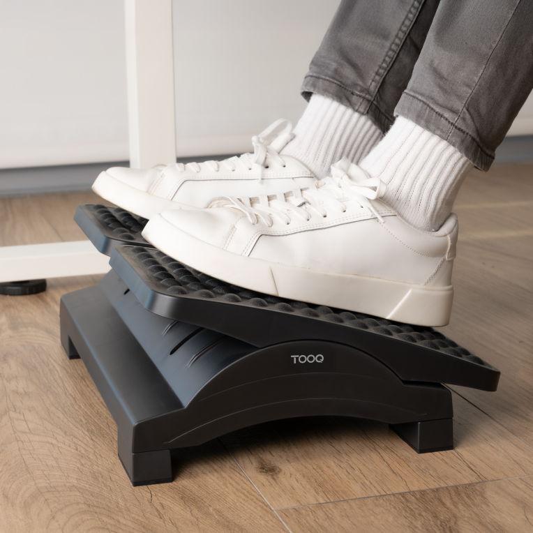REPOSAPIES TOOQ AJUSTABLE EN ALTURA E INCLINACION NEGRO - detalle