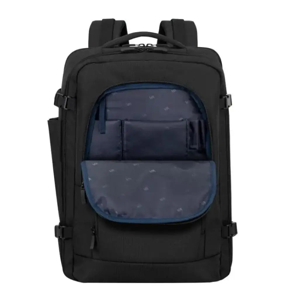 Mochila de viaje RIVACASE Tegel 8461 en color negro para portátil de 17,3 pulgadas, con compartimentos y asas resistentes.